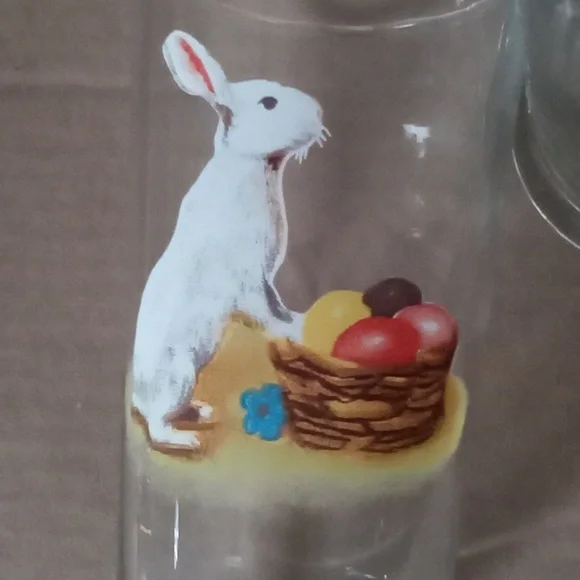 William-Sonoma Retro art work on a set of four Easter Glasses - Picture 2 of 13